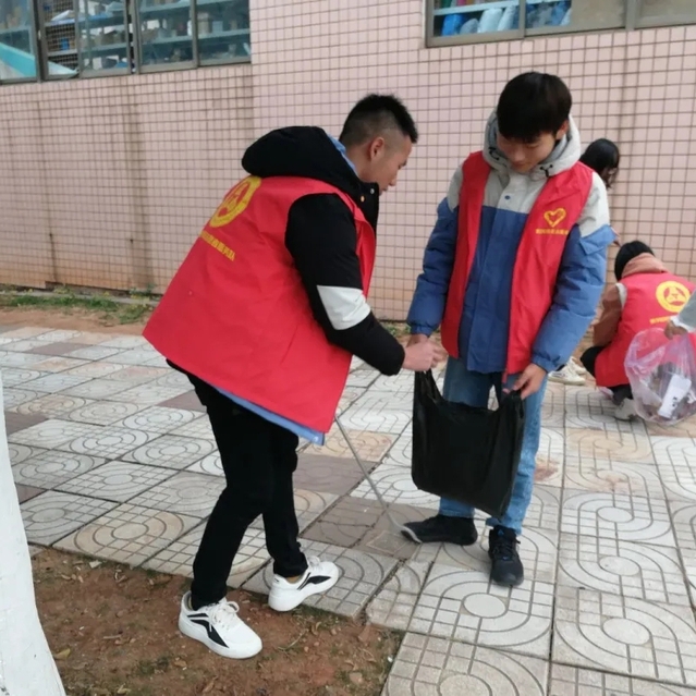 经济管理学院开展“学雷锋”志愿服务活动