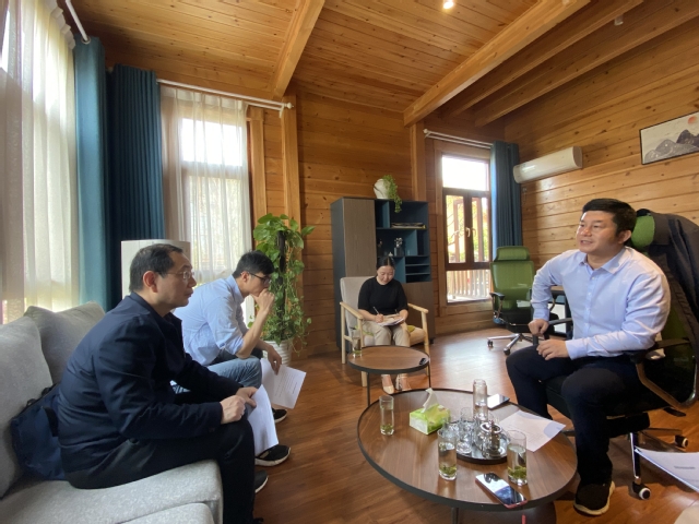 学党史 办实事丨经济管理学院副院长孙剑斌带队到南康开展家具产业调研 