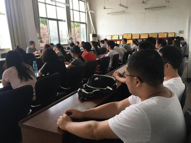 商学院圆满完成2017级硕士研究生入学教育