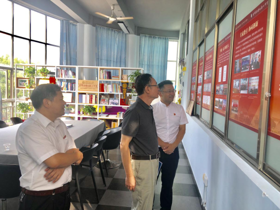 在真学真信、知行合一中传承红色基因——党委委员、副校长吴剑波商学院“学生生活体验日”活动侧记