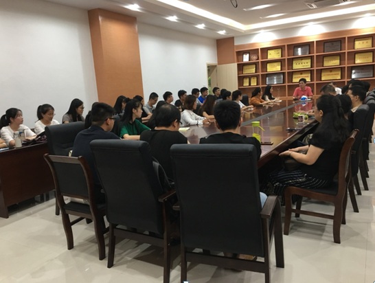 商学院举行2018级研究生与导师见面会