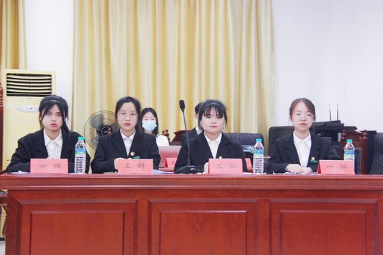 【喜讯】学院“知行”辩论队喜获第十五届“明湖杯”大学生专题辩论赛冠军