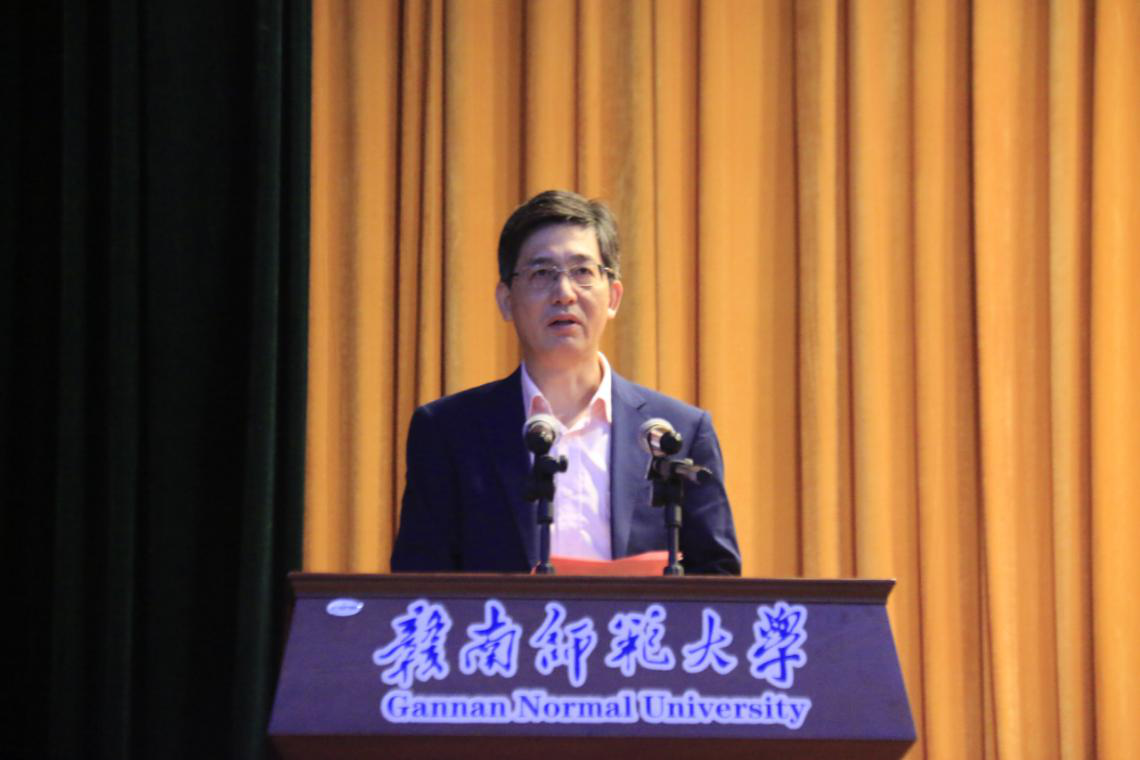 商学院召开2020级新生开学典礼暨军训动员大会
