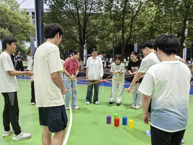 经济管理学院举办“生存际遇”挑战赛