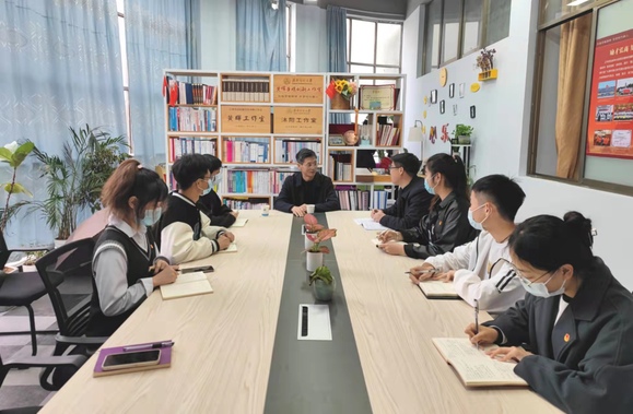 经济管理学院召开主要学生干部座谈会