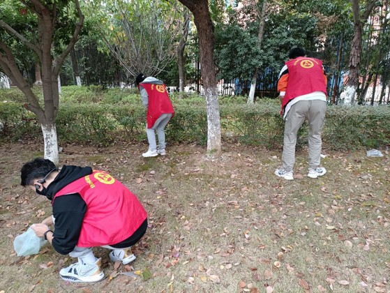 经济管理学院开展“请党放心，强国有我”社区志愿服务活动