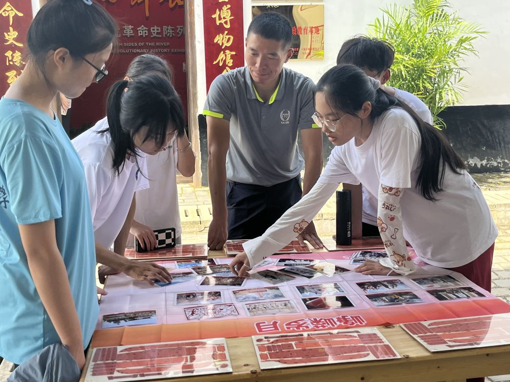 【新华社】赣南师范大学：“大手牵小手”同上红色主题教育课堂